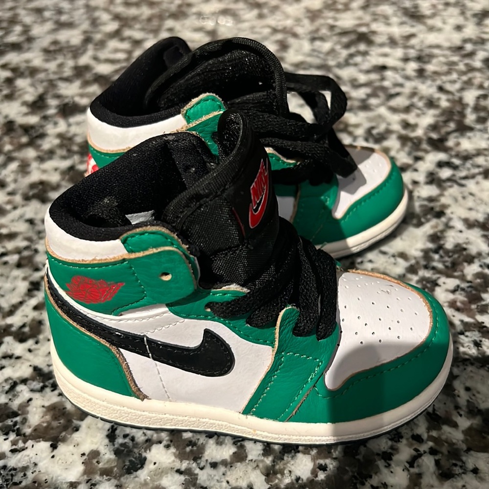 Air Jordan 1 Retro High OG TD 'Lucky Green'